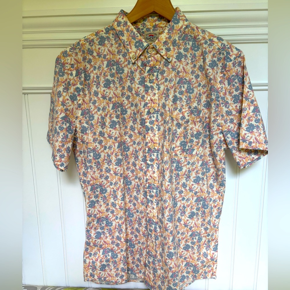 Faherty short sleeve shirt. Sz M